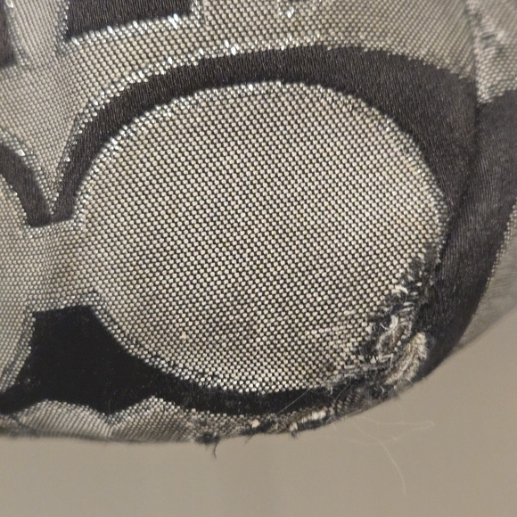 Coach Signature Shoulderbag Purse - Picture 9 of 17